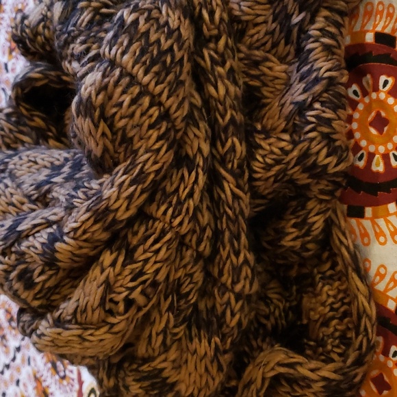 NWOT INFINITY Cable Knit Scarf. Infinity loop. 56" Unisex - Picture 4 of 5